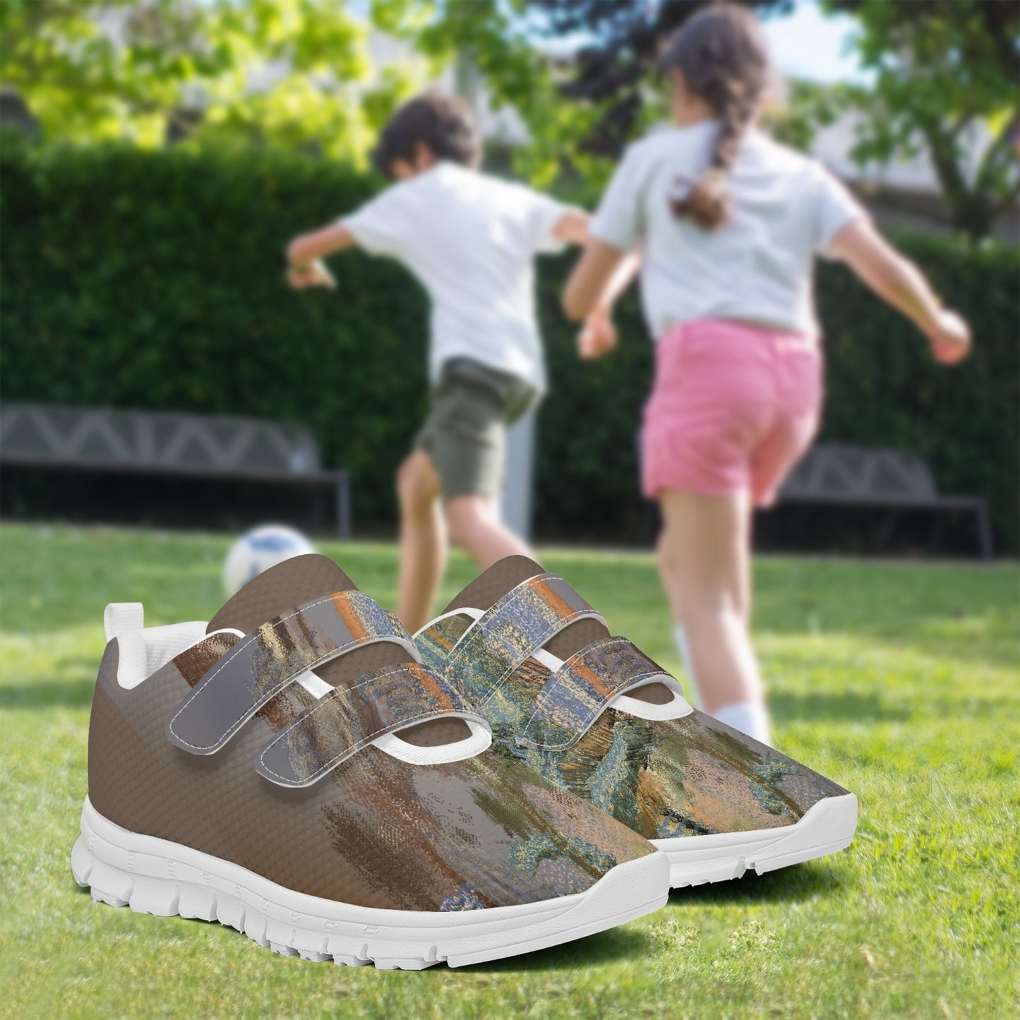 672. Kids Lightweight Velcro Sneaker BOJr design